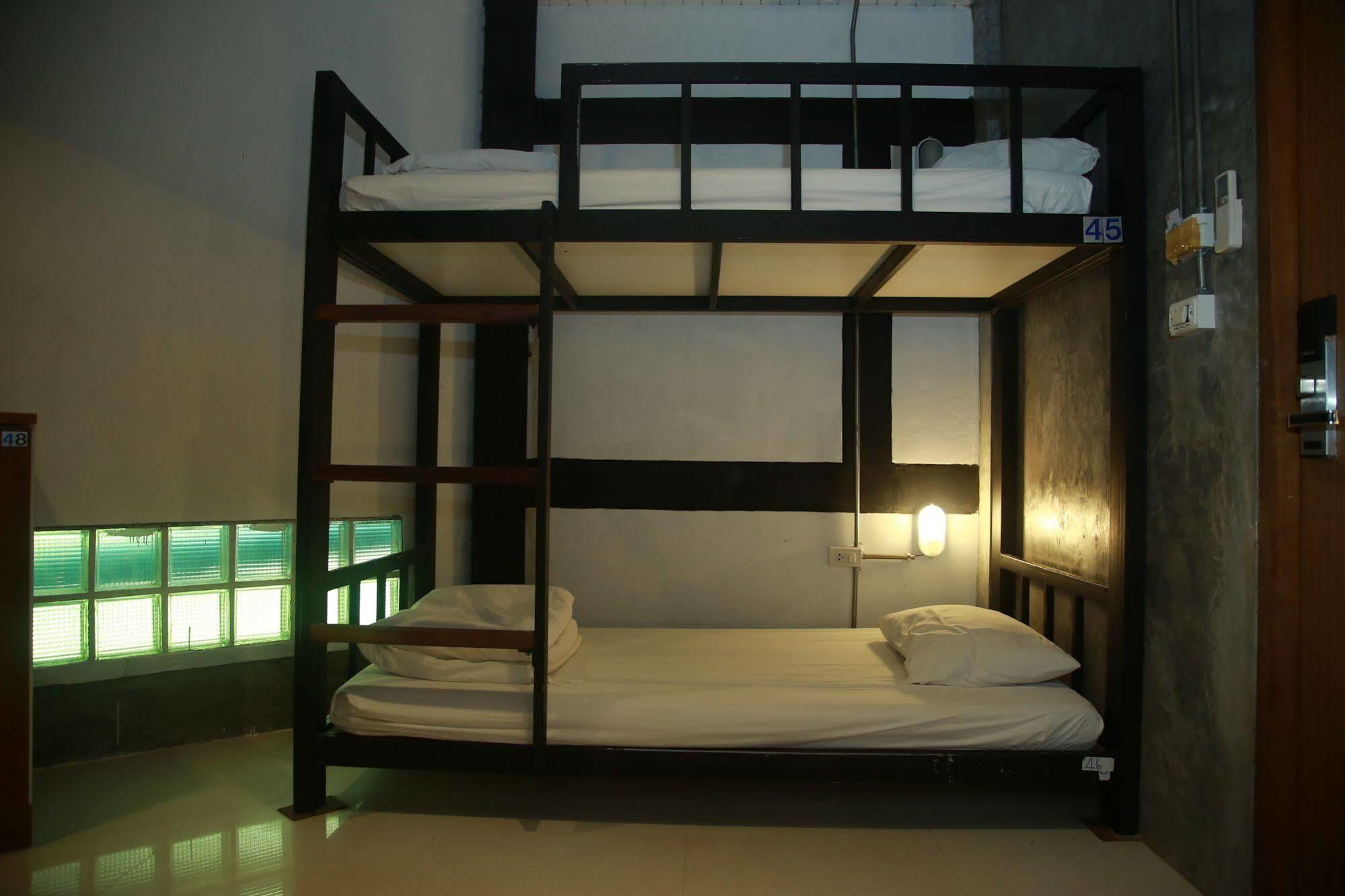 Oyo 585 Freedom Hostel @ Phi Phi Phi Phi Don Exterior foto