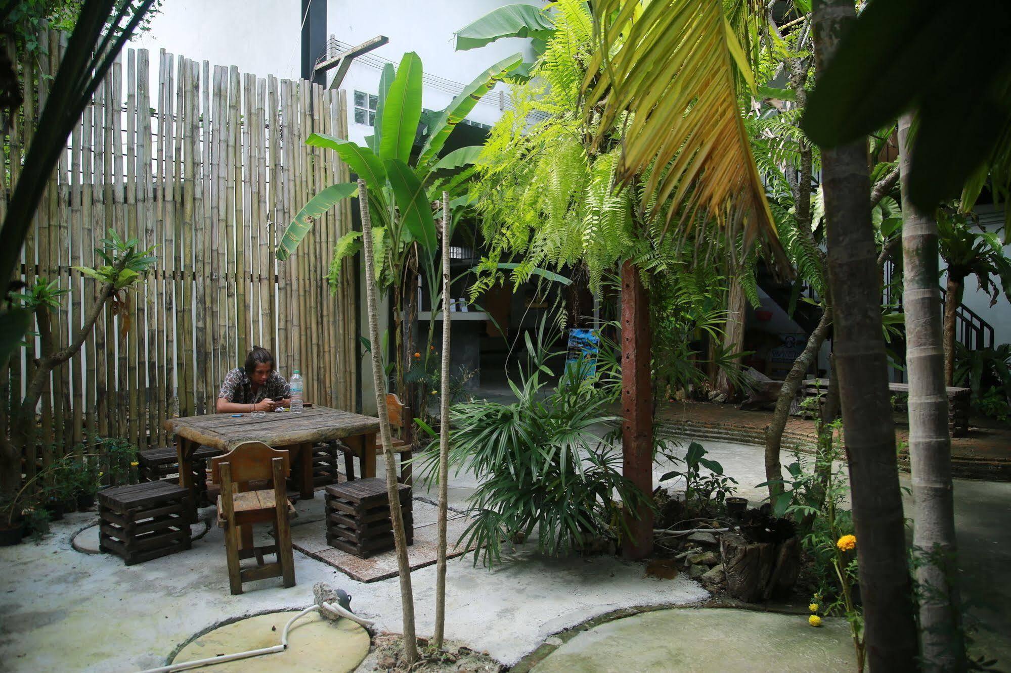 Oyo 585 Freedom Hostel @ Phi Phi Phi Phi Don Exterior foto